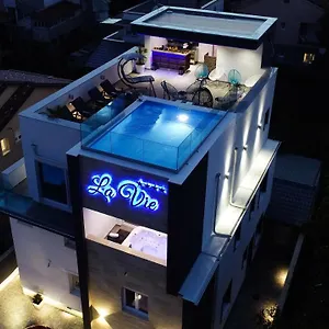 Luxury Lavie Guest house