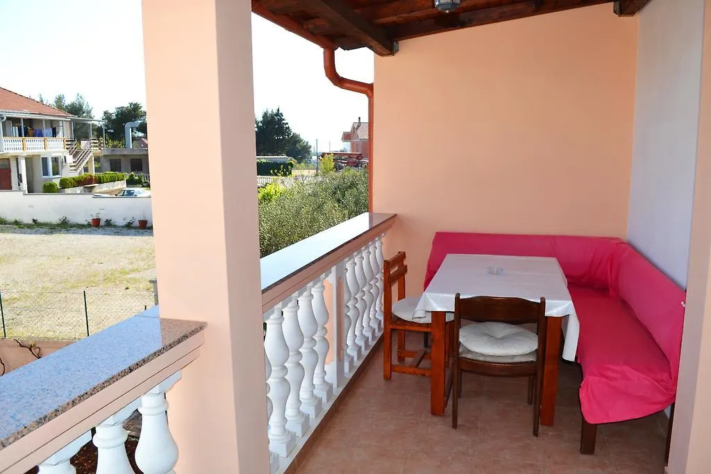 Guest house Apartment And Rooms Toka Zadar
