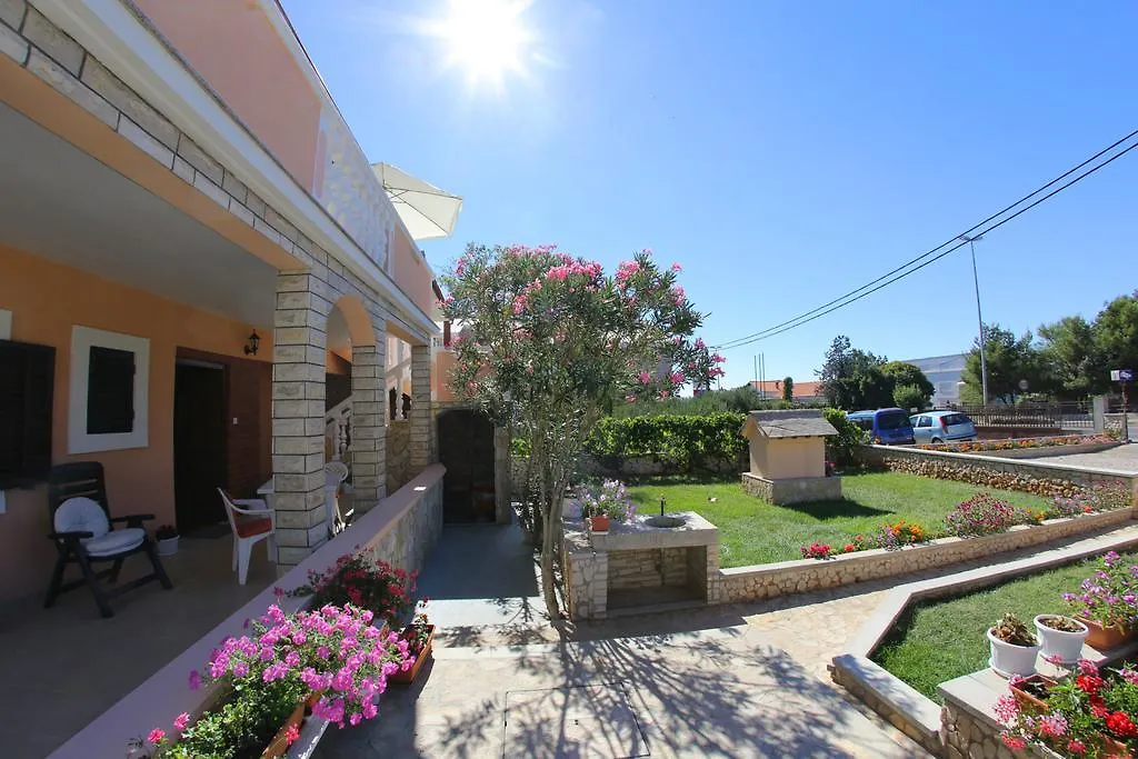 Guest house Apartment And Rooms Toka Zadar