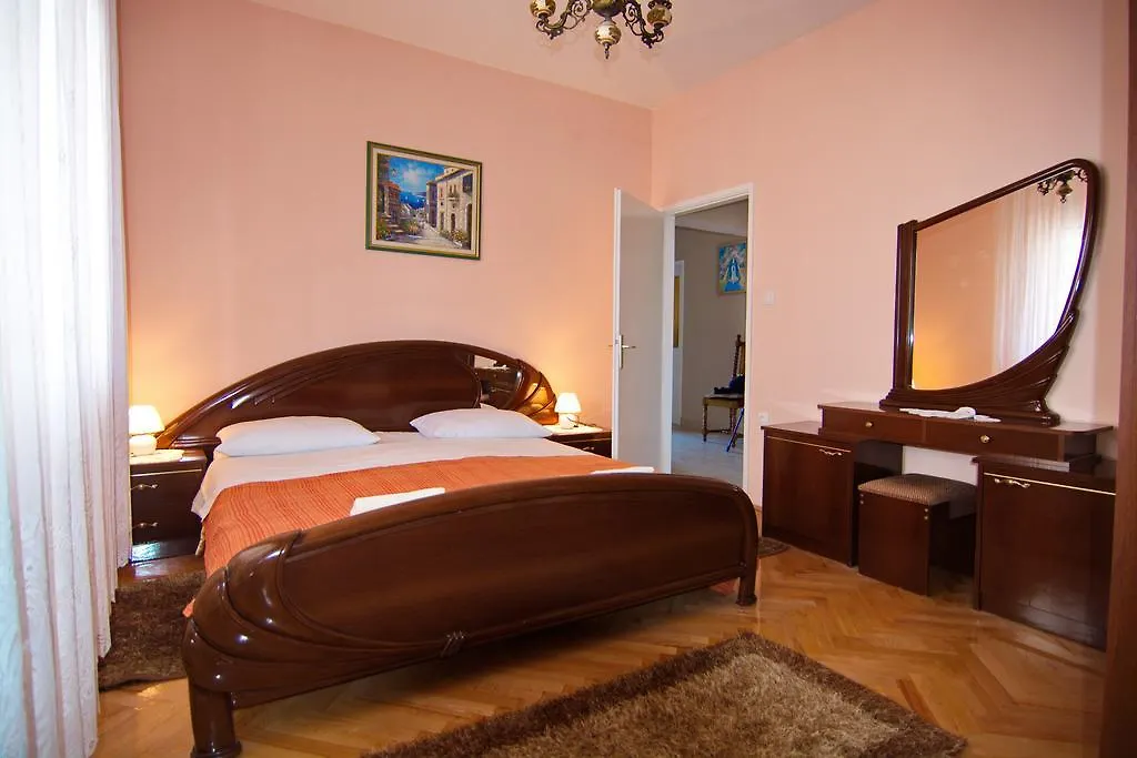 Apartment And Rooms Toka Zadar Guest house